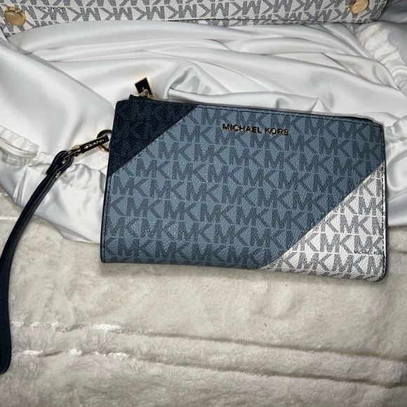 Michael Kors Tote Bag and Wristlet wallet - Picture 12 of 13